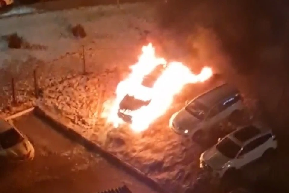На Университетском в Липецке сгорел автомобиль Мицубиси