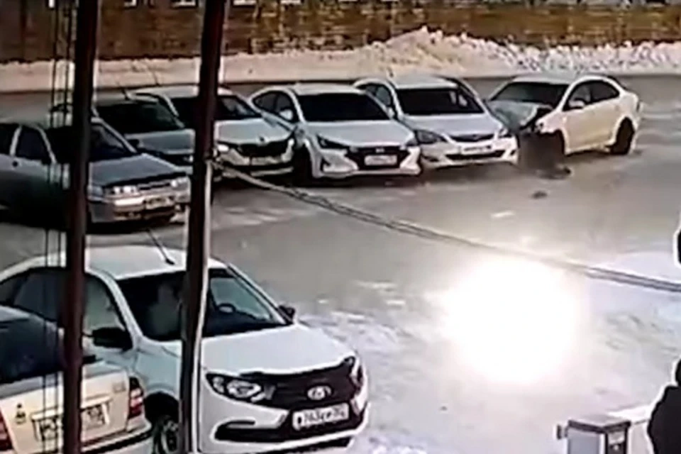 В башкирском городе Кумертау пьяный водитель легковушки протаранил четыре автомобиля на парковке