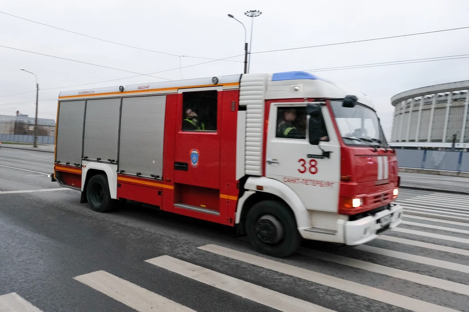 На место ЧП выезжали пять пожарных машин