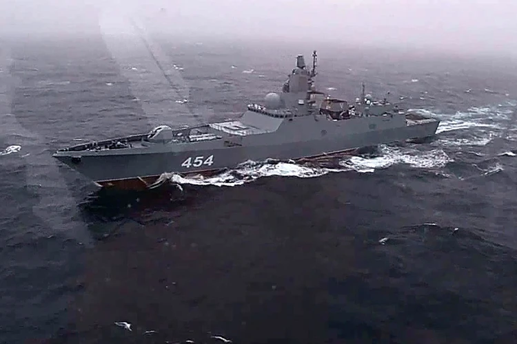 Запад в истерике: Русский авианосец с неотразимыми ракетами «Циркон» вошел в акваторию Атлантики
