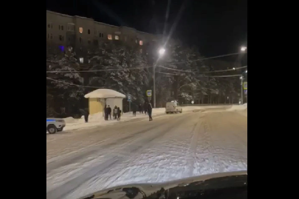 В паблике отметили, что одного северянина ранили в ногу, а другого в живот. Фото: vk.com/kandaone