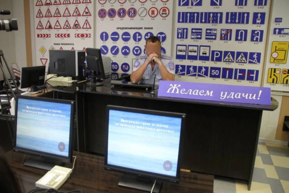 Ростовчанин пришел на экзамены по теории вождения в прослушивающем устройстве