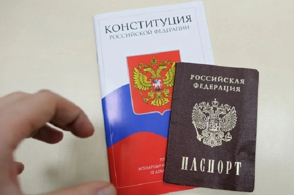 Порядка 13 тысяч паспортов выдали в Крыму жителям Донецкой и Луганской народных республик, Херсонской и Запорожской областей