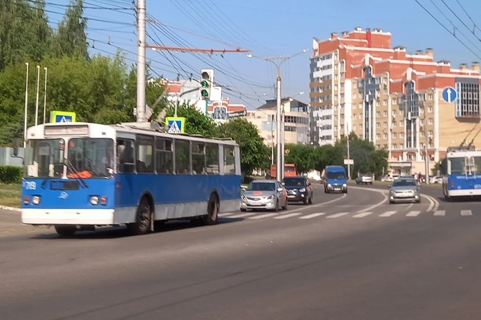 В настоящее время на дорогах Чебоксар можно встретить как новые, так и старые троллейбусы.