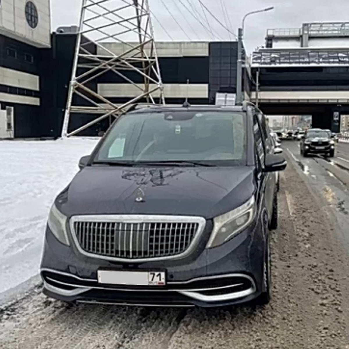 Водителю «Майбаха» не удалось подкупить инспектора ГИБДД в Петербурге -  KP.RU