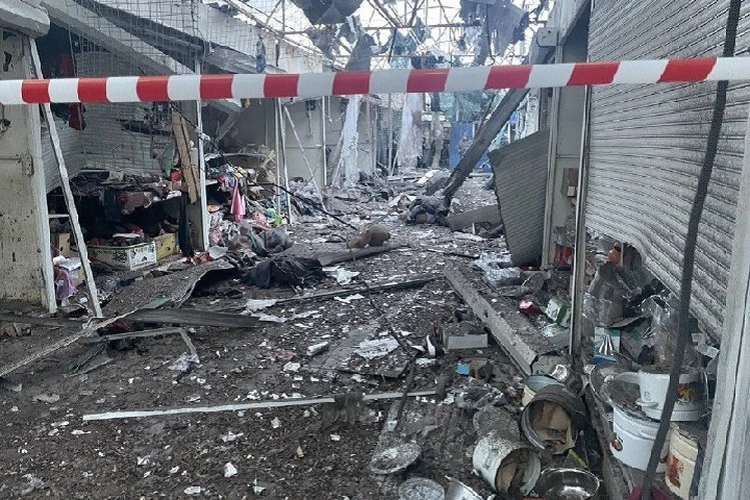 В Горловке показали последствия обстрела центрального рынка и торгового дома «Донбасс»