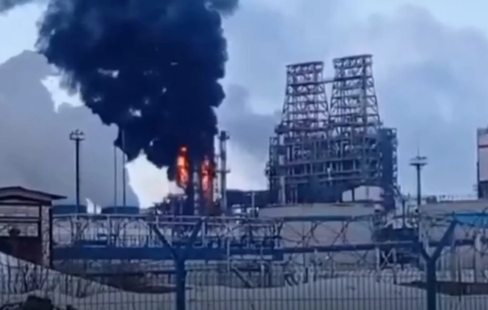 Прокуратура начала проверку в связи с пожаром на нефтеперерабатывающем заводе в Кстове. ФОТО: Типичный Нижний Новгород.