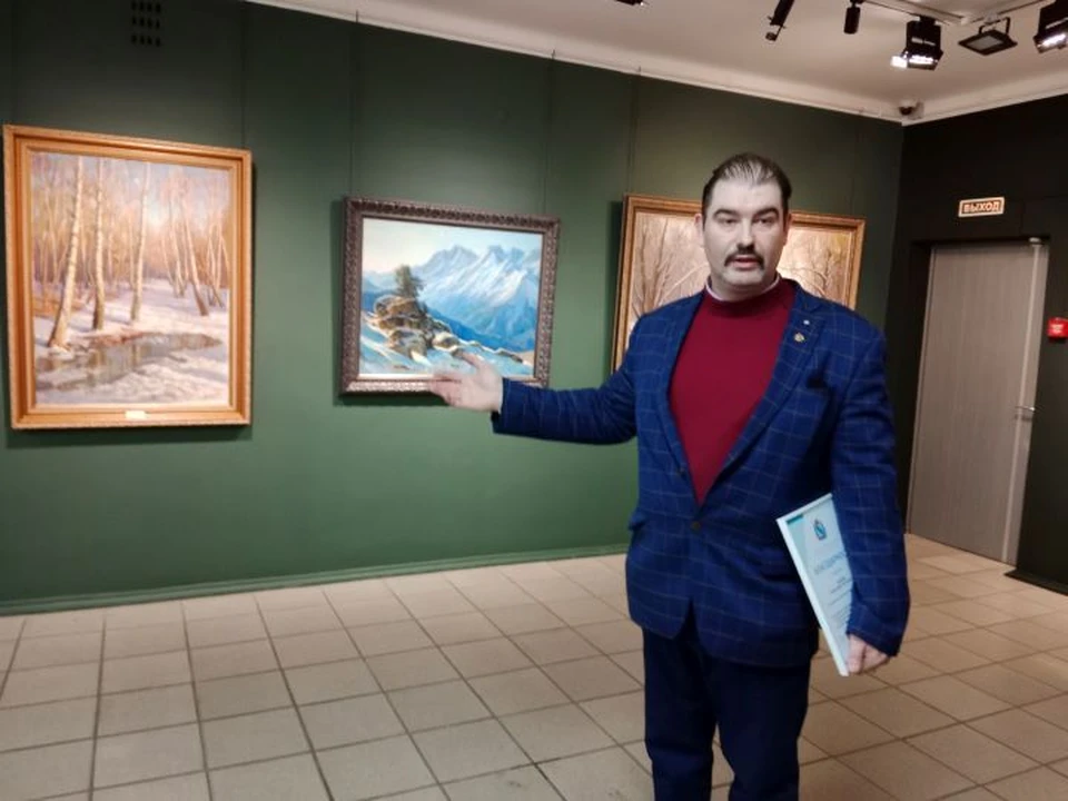 - Если бы отец мне помогал, как многие, наверное, мечтают, то я бы не состоялся как художник, - говорит живописец