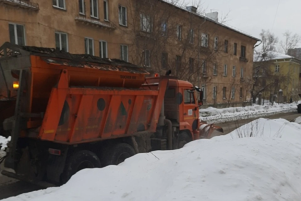 В Новосибирске власти провели рейд по мусорным площадкам в двух районах города.