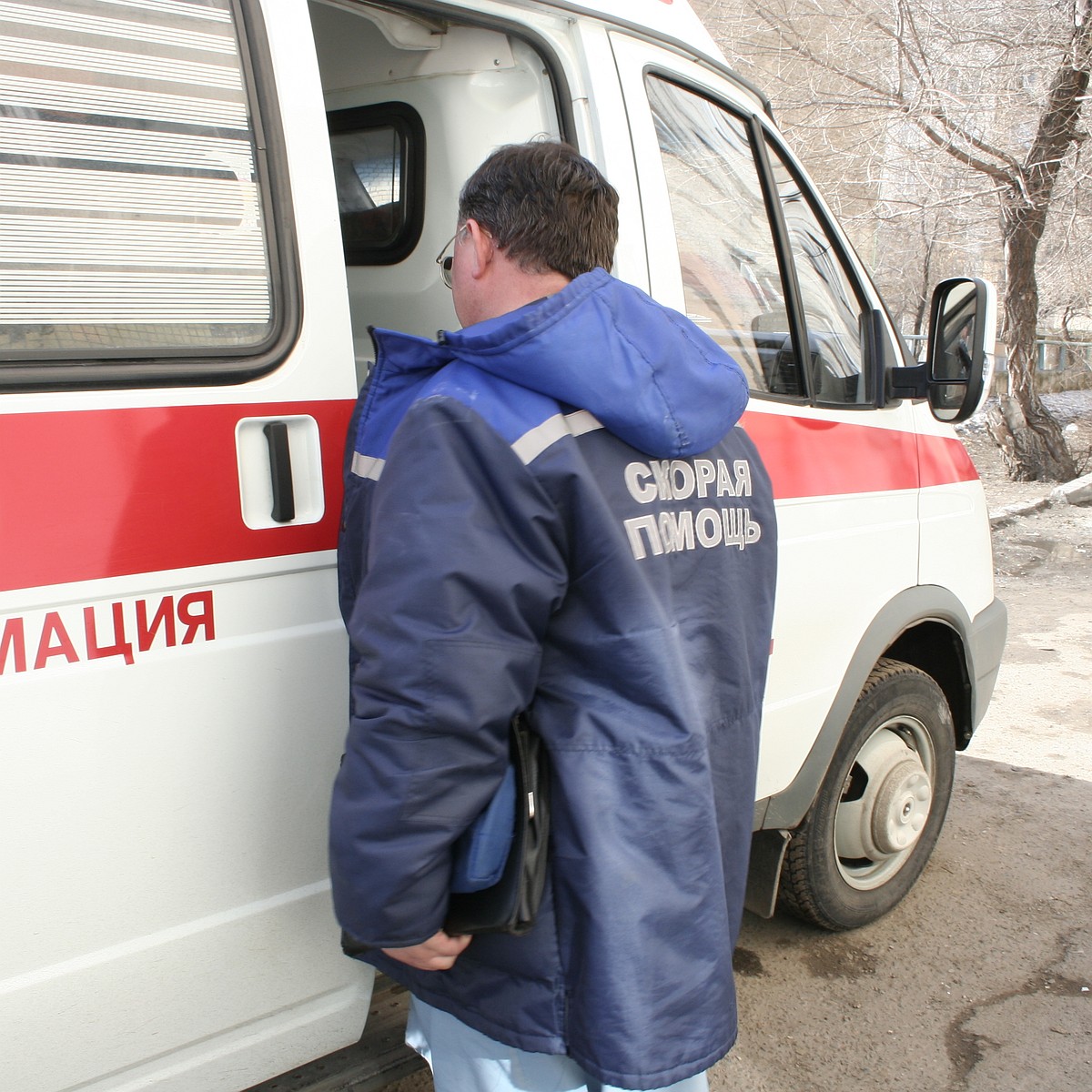 Алтайские фельдшеры рассказали, должны ли надевать бахилы в квартирах  пациентов - KP.RU