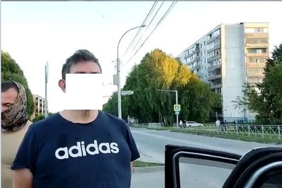 Под Новосибирском поймали межрегионального наркодилера, спрятавшего в машине 3 кг наркотиков. Фото: УФСБ НСО.