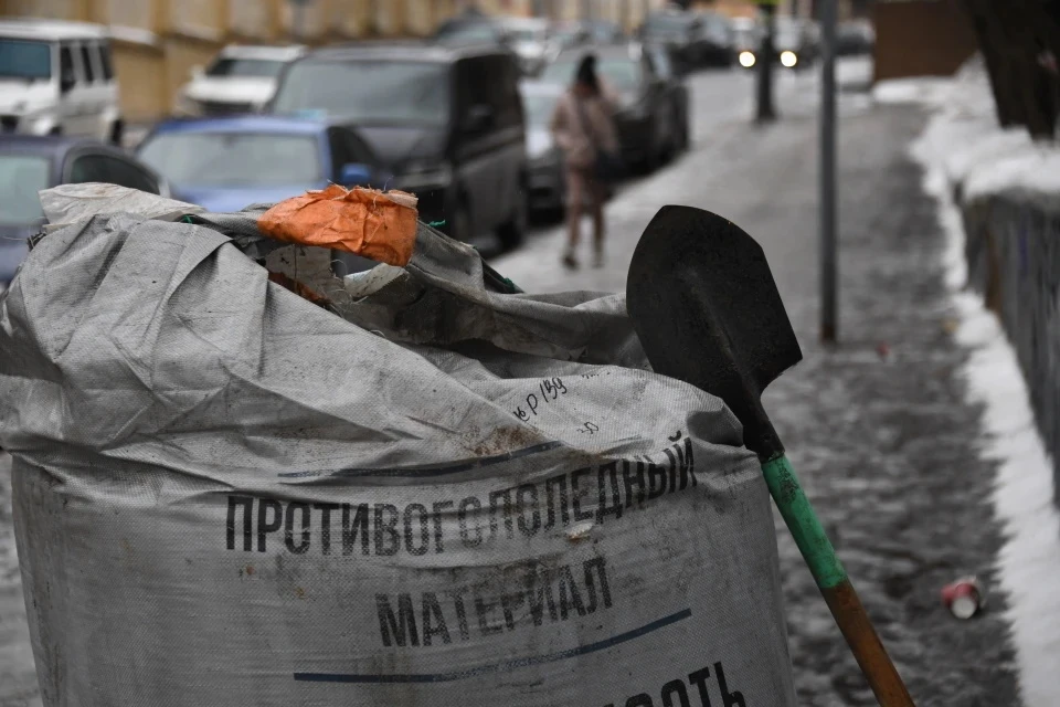 «Желтый» уровень погодной опасности из-за гололедицы продлили в Москве и Подмосковье до вечера субботы