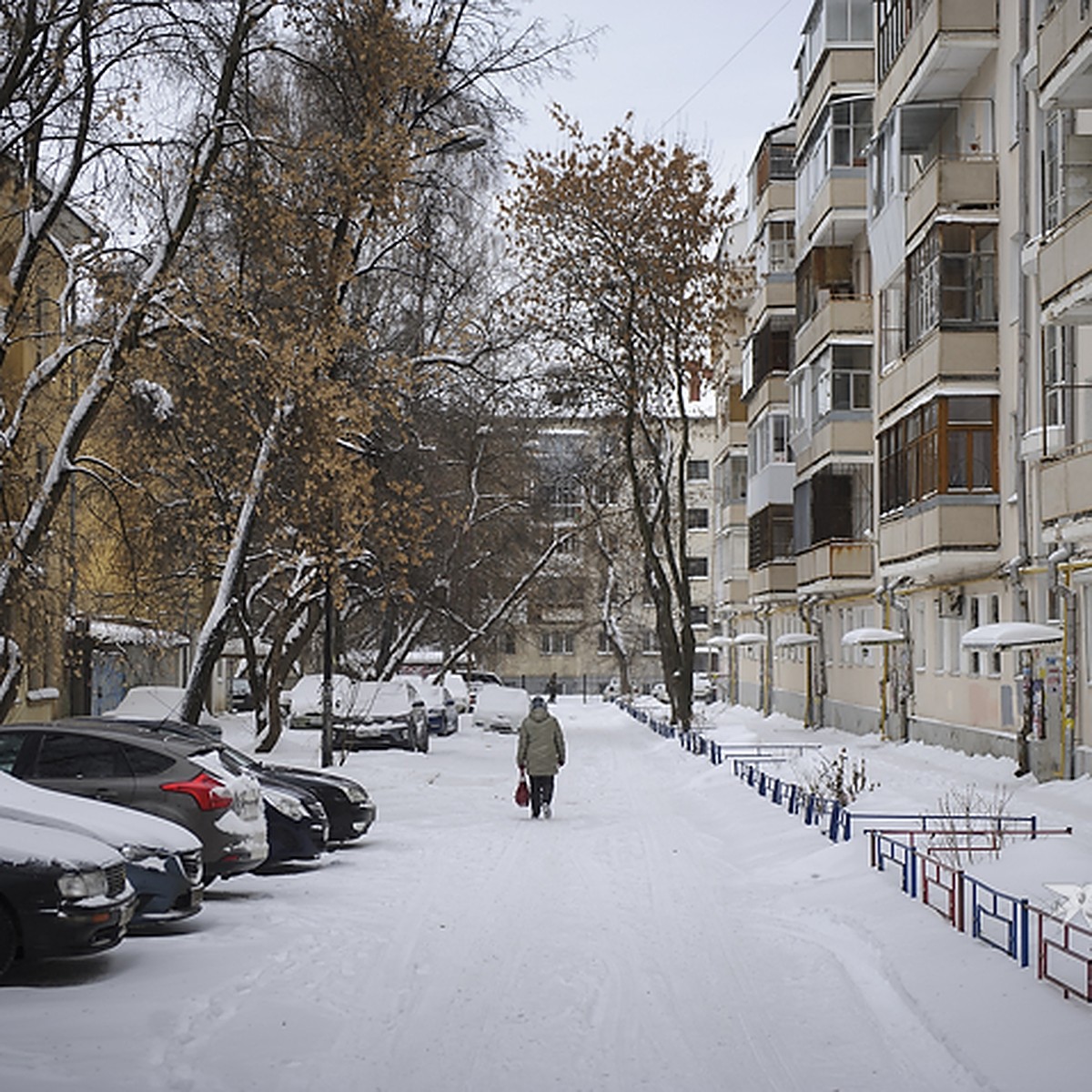 Стройка не повредит»: жителей Екатеринбурга, защищающих двор от застройки,  заверили в безопасности - KP.RU