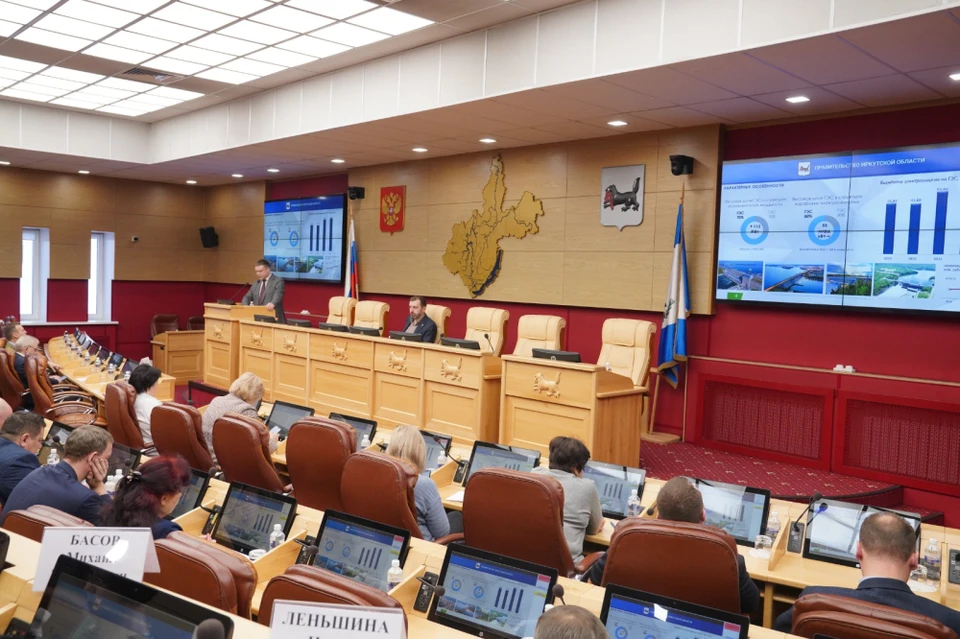 Развитие энергетического комплекса Иркутской области обсудили на депутатских слушаниях в ЗакСобрании.