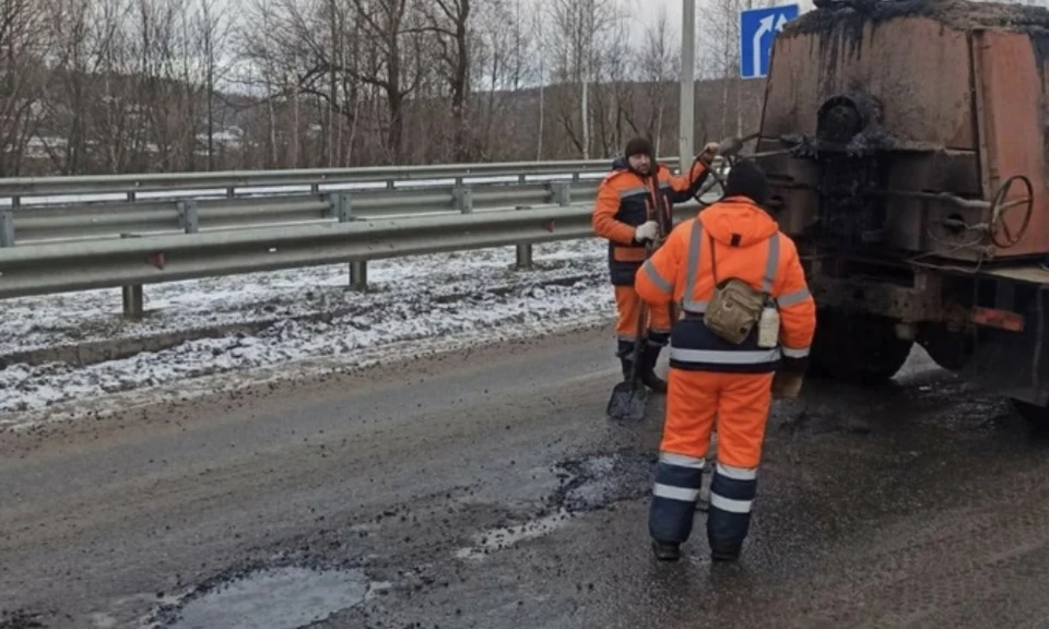 В Смоленске выполняют аварийный ремонт улиц. Фото: «Смоленскавтодор».