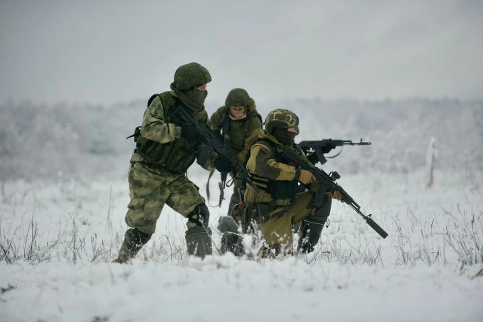 Сельский учитель одним из первых вызвался добровольцем.