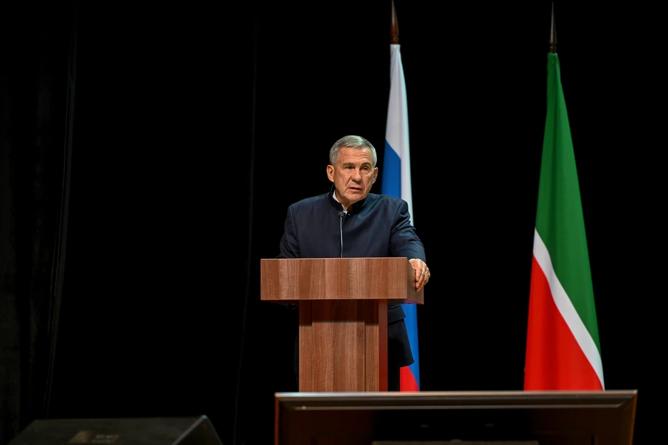 Рустам Минниханов также отметил работу предприятий в условиях санкционного давления. Фото: Марсель Бадыкшин, пресс-служба раиса Татарстана