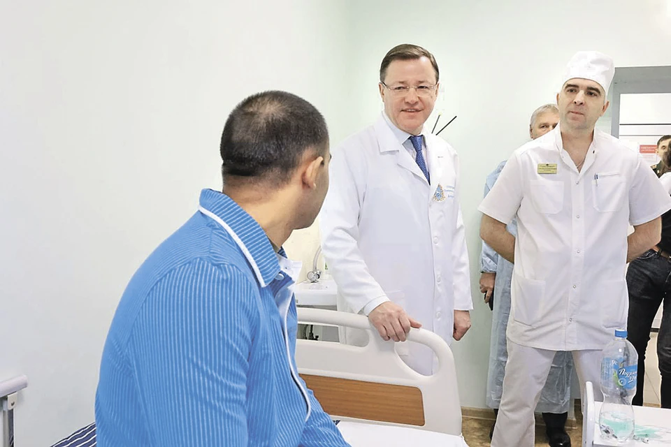 Дмитрий Азаров сам проверял, как в госпитале работают с военнослужащими.