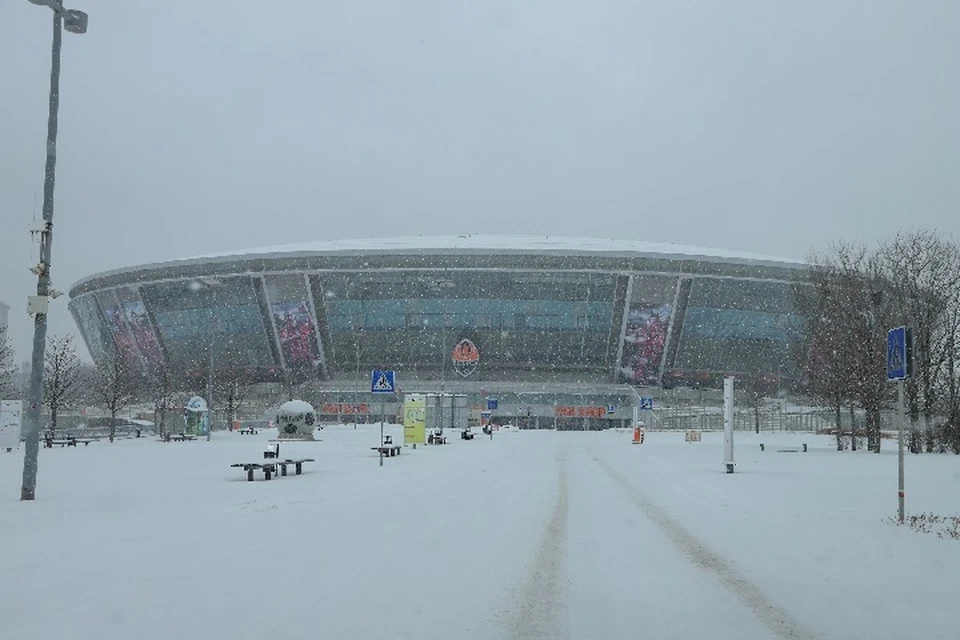 Снег сыплет, не переставая