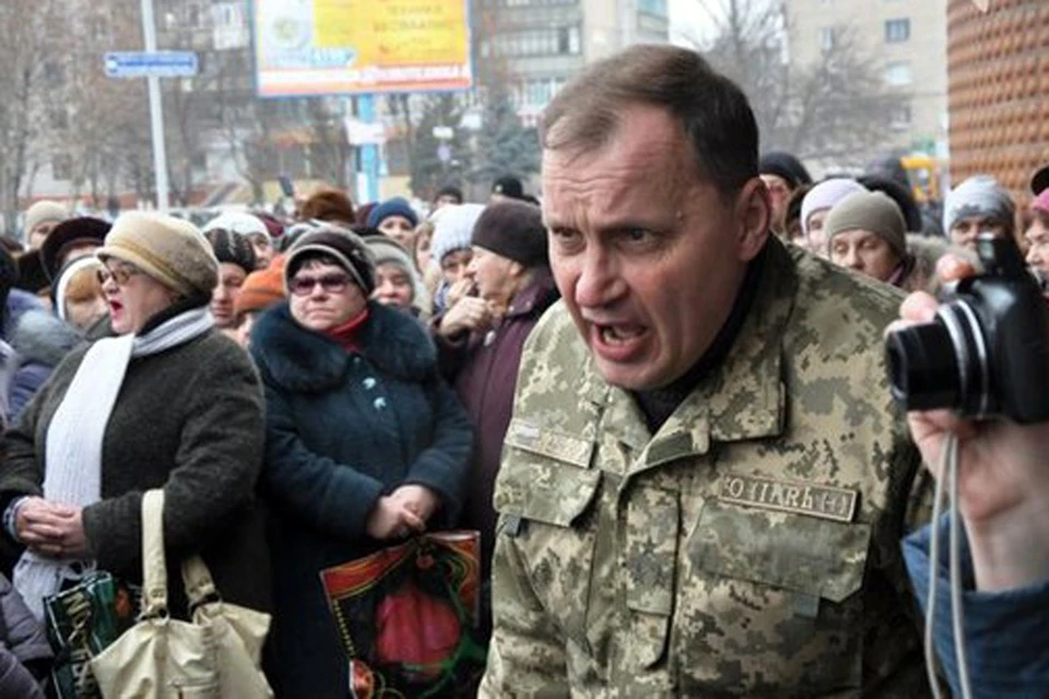 Военное ведомство всерьез пригрозило украинским военкоматчикам, что за невыполнение "плана по мобилизации" они будут сами направлены в зону спецоперации в качестве наказания