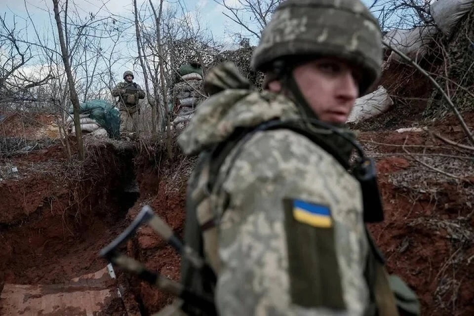 Власти Украины решили отправить на передовую сотрудников военкоматов. Фото: Reuters