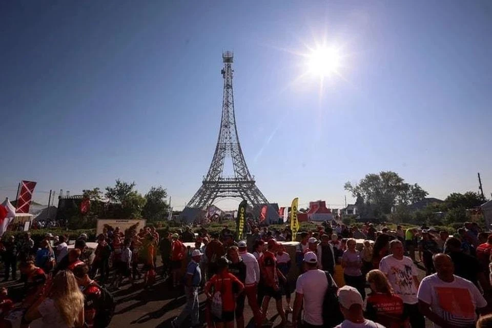 В селе Париж есть собственная Эйфелева башня