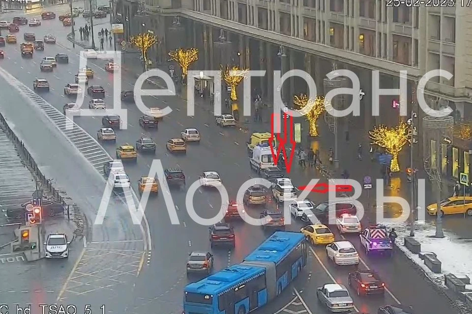 На месте ДТП работают оперативные службы города