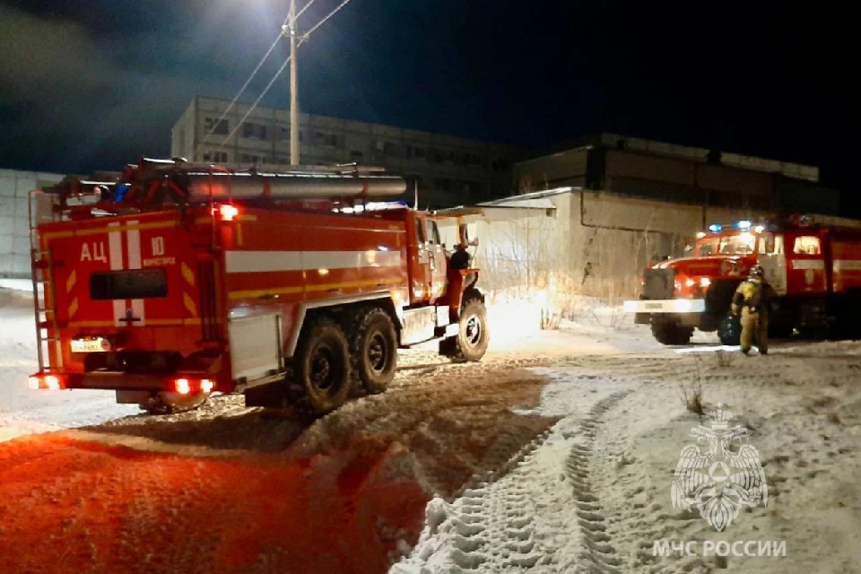 Причина возгорания устанавливается. Фото: vk.com/mchs_murmansk