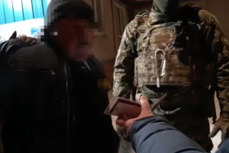 Мужчина предложил свои услуги в передаче сведений о военных объектах Хабаровского края