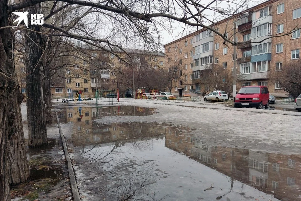Красноярск в начале весны утопает в грязи и воде