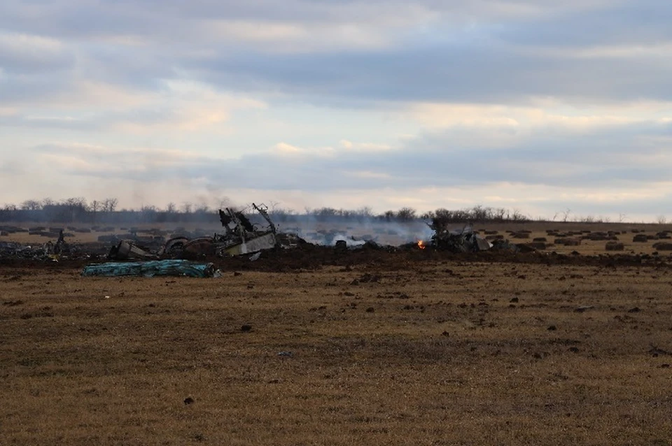 Первые фото с места падения самолета, сбитого сегодня над территорией Енакиево