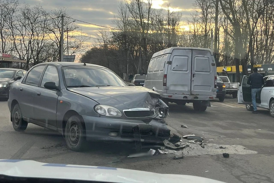 Один водитель скрылся с места ДТП, когда другому понадобилась медицинская помощь.