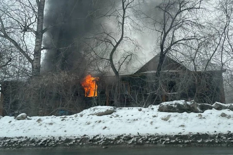 В Первомайском районе Новосибирска произошел пожар в жилом доме. Фото: Новосибирск с огоньком