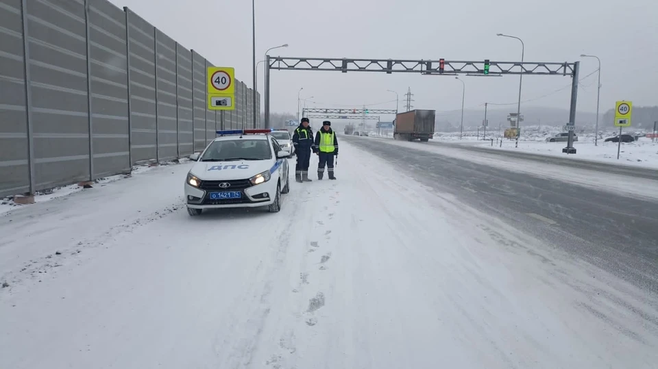 На дорогах будут дежурить экипажи ДПС. Фото: пресс-служба ГИБДД Челябинской области