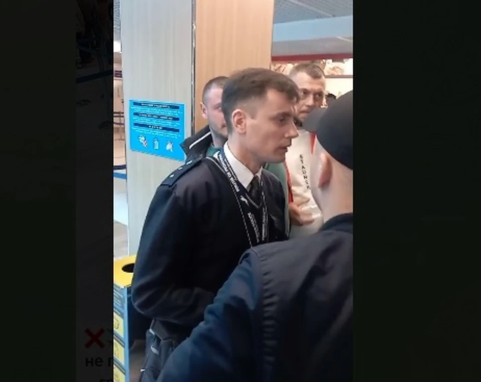 Граждан Молдовы пограничники не хотели пускать на Родину (Фото: скрин с видео).