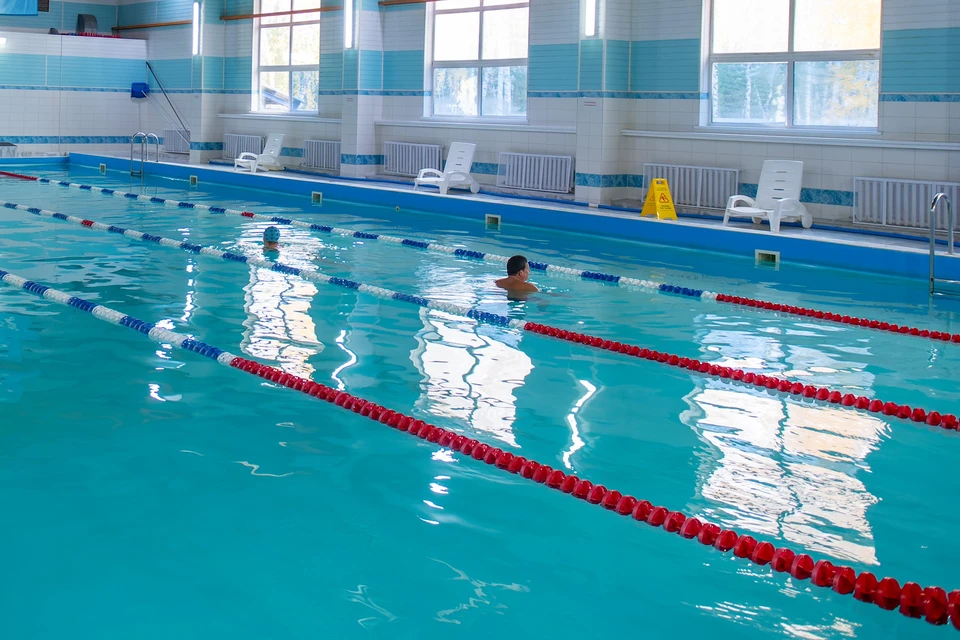 Роспотребнадзор выявил нарушения в частной школе по плаванию на Сахалине