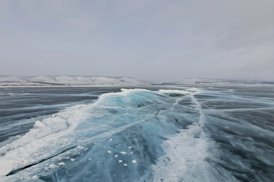 На озере Байкал наблюдается активное таяние льда