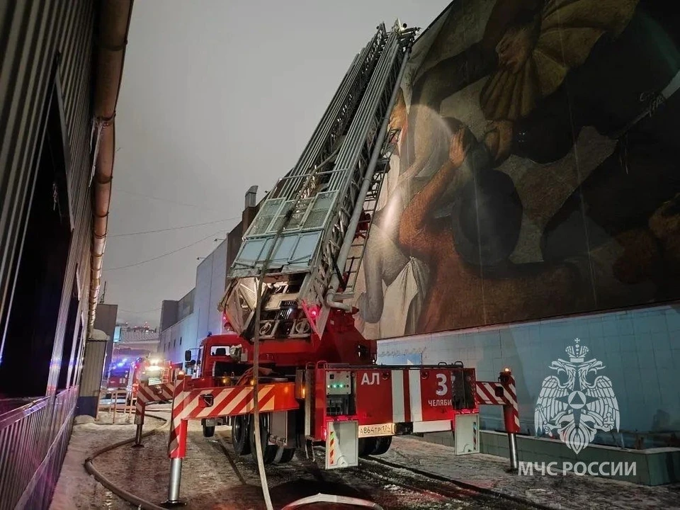 Пожар в РК «Мегаполис» вспыхнул ночью.