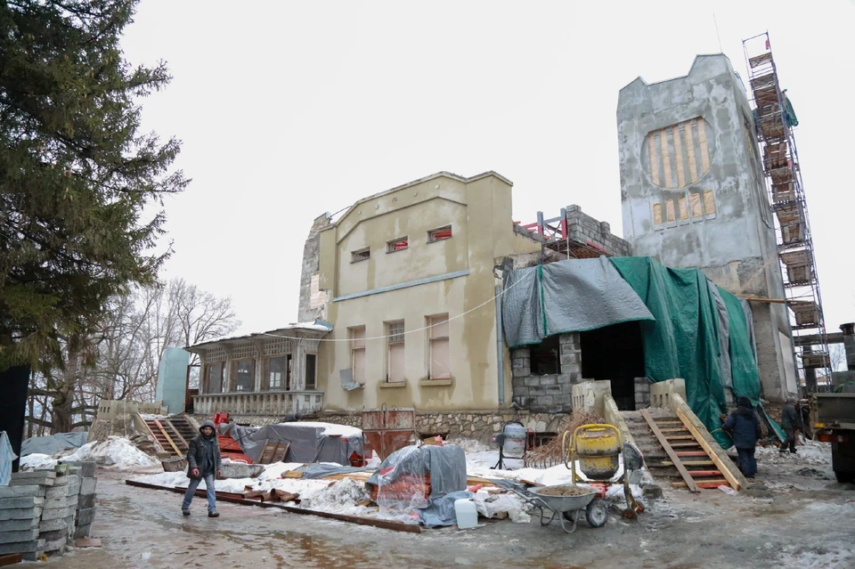 Реставрацию здания завершат в 2024 году, а благоустройство прилегающей территории - в 2025-м / Фото: hinshtein.ru