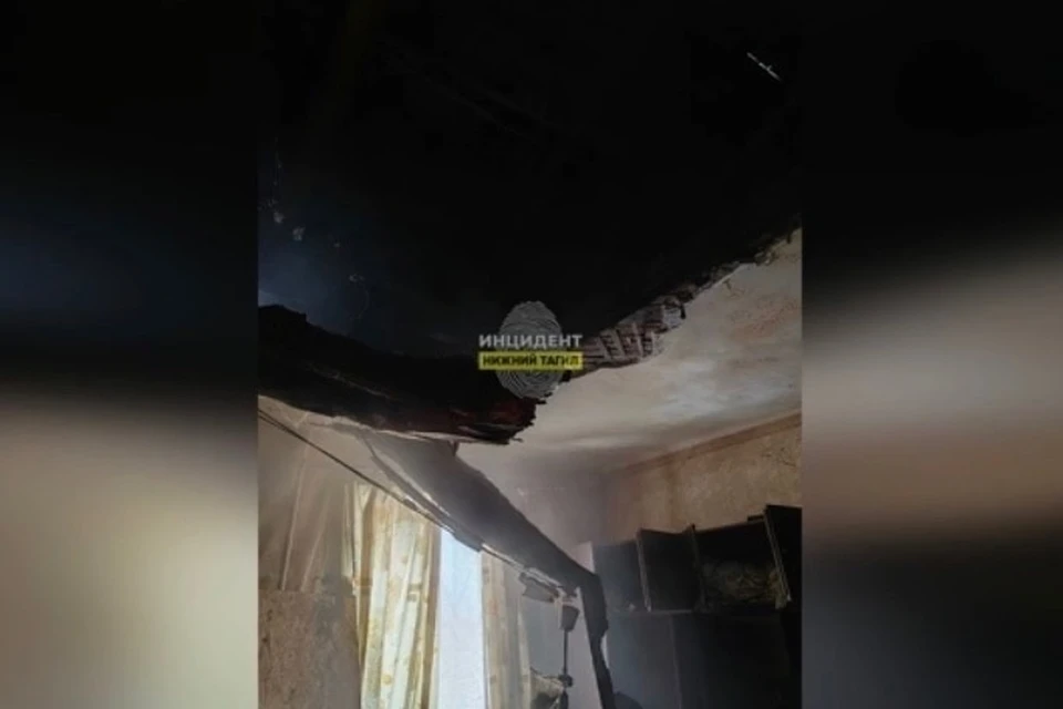 В одной из квартир обвалился потолок. Фото: telеgram-канал «Инцидент Нижний Тагил»