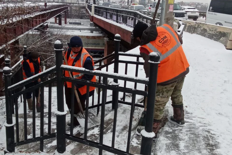 За устранение последствий снегопада в Иркутске взялись 60 единиц техники