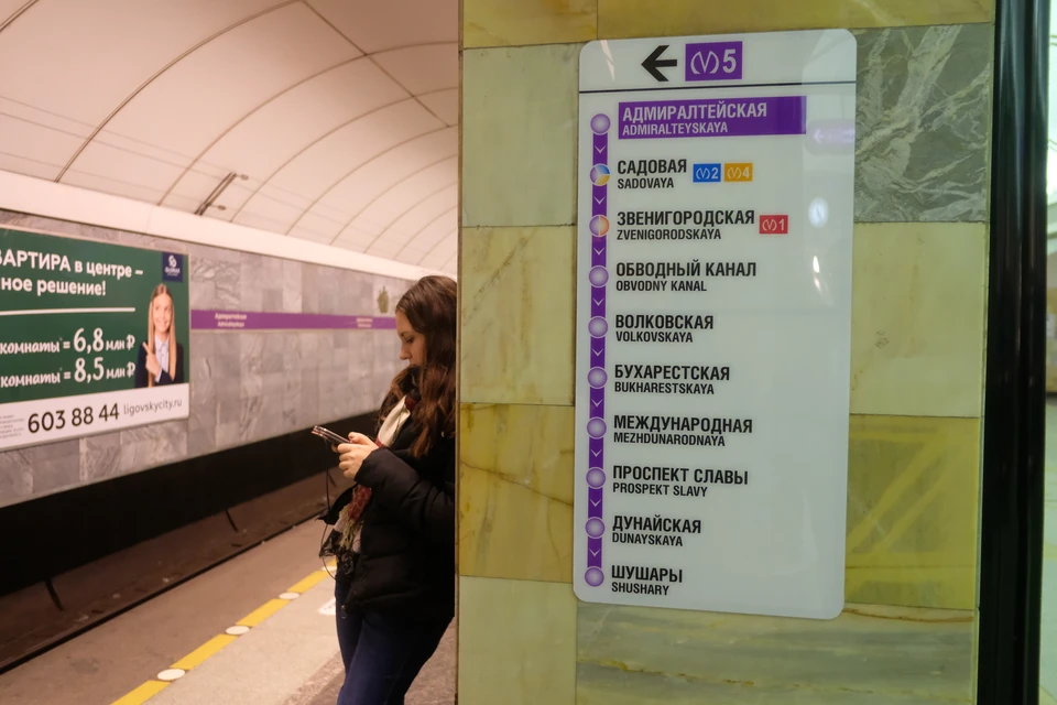 Пассажир упал на пути в петербургском метро