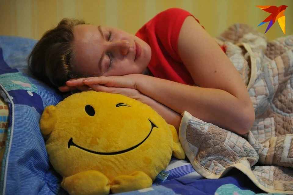 При проблемах со здоровьем надо выбирать правильные позы и подушки для сна.