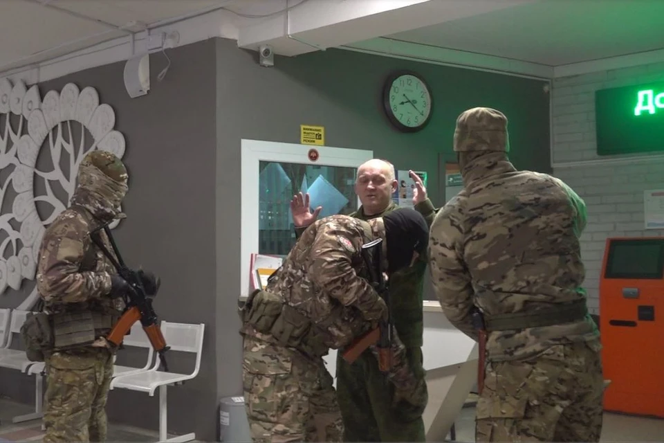 В ходе мероприятия сотрудники силовых структур предотвратили условный теракт в учебном заведении. Фото: УФСБ России по Новосибирской области