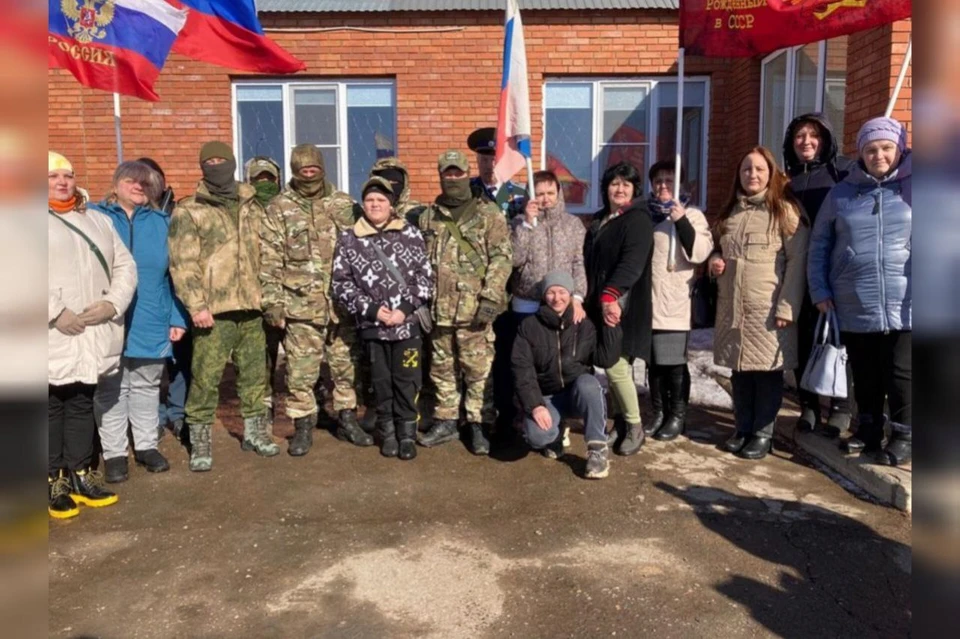 Родные и близкие добровольцев организовали торжественную встречу для участников конвоя. Фото: orenburzhie.ru