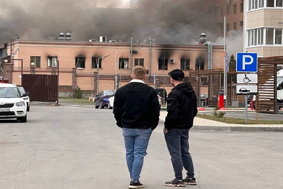 Местные жители сообщили, что слышали хлопки перед возгоранием