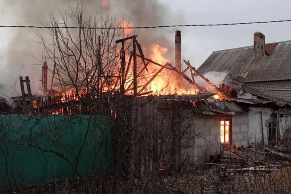 В Задонске сгорели частный дом на площади в 28 квадратов и сарай в 20 квадратов