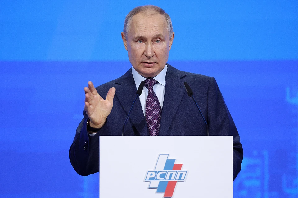 По словам главы государства, внешнеторговый оборот России за прошлый год вырос на 8,1% и достиг 850 миллиардов долларов. Фото: Сергей Бобылев/ТАСС