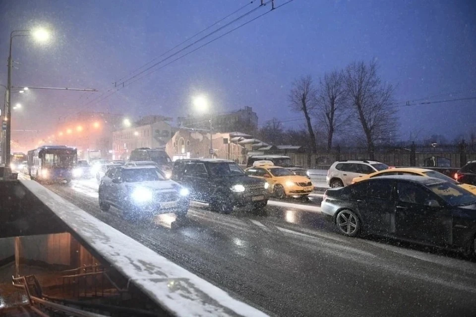 На дорогах Москвы наблюдаются восьмибалльные пробки