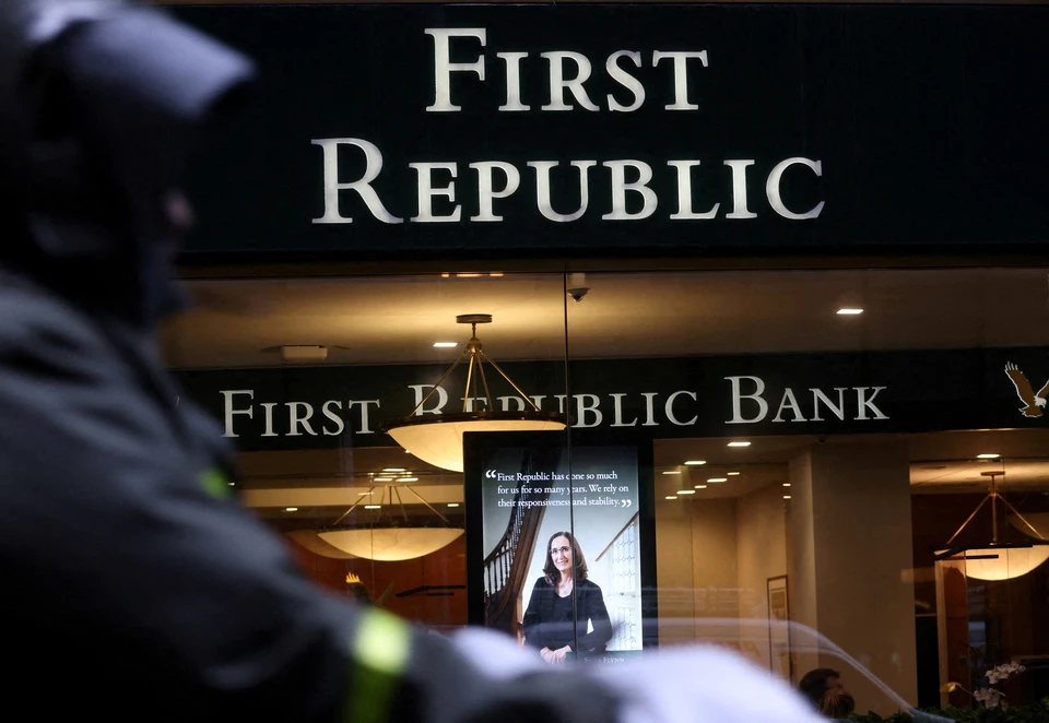 Американские банки поддержали First Republic на фоне снижения его кредитного рейтинга